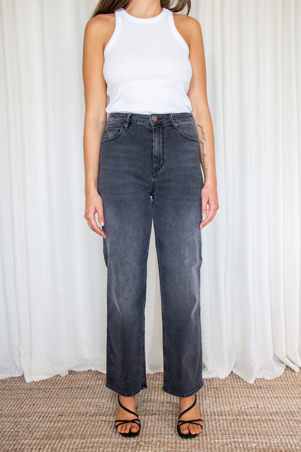RAVEN - High Waisted Straight Leg Jeans