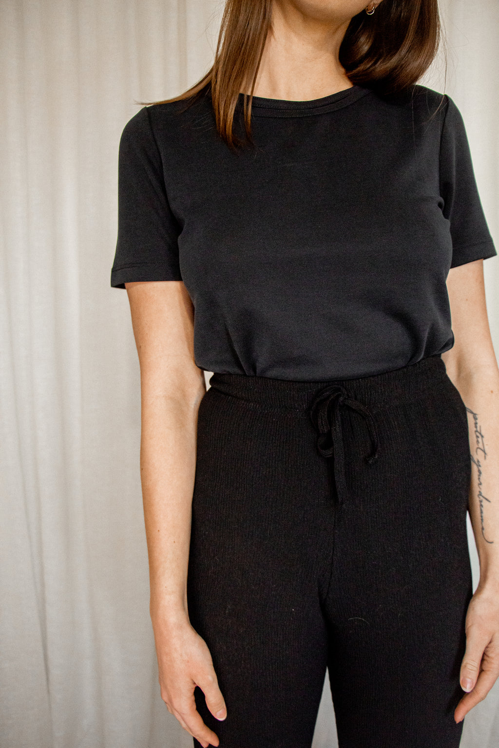 SERENA - Black Modal T-shirt