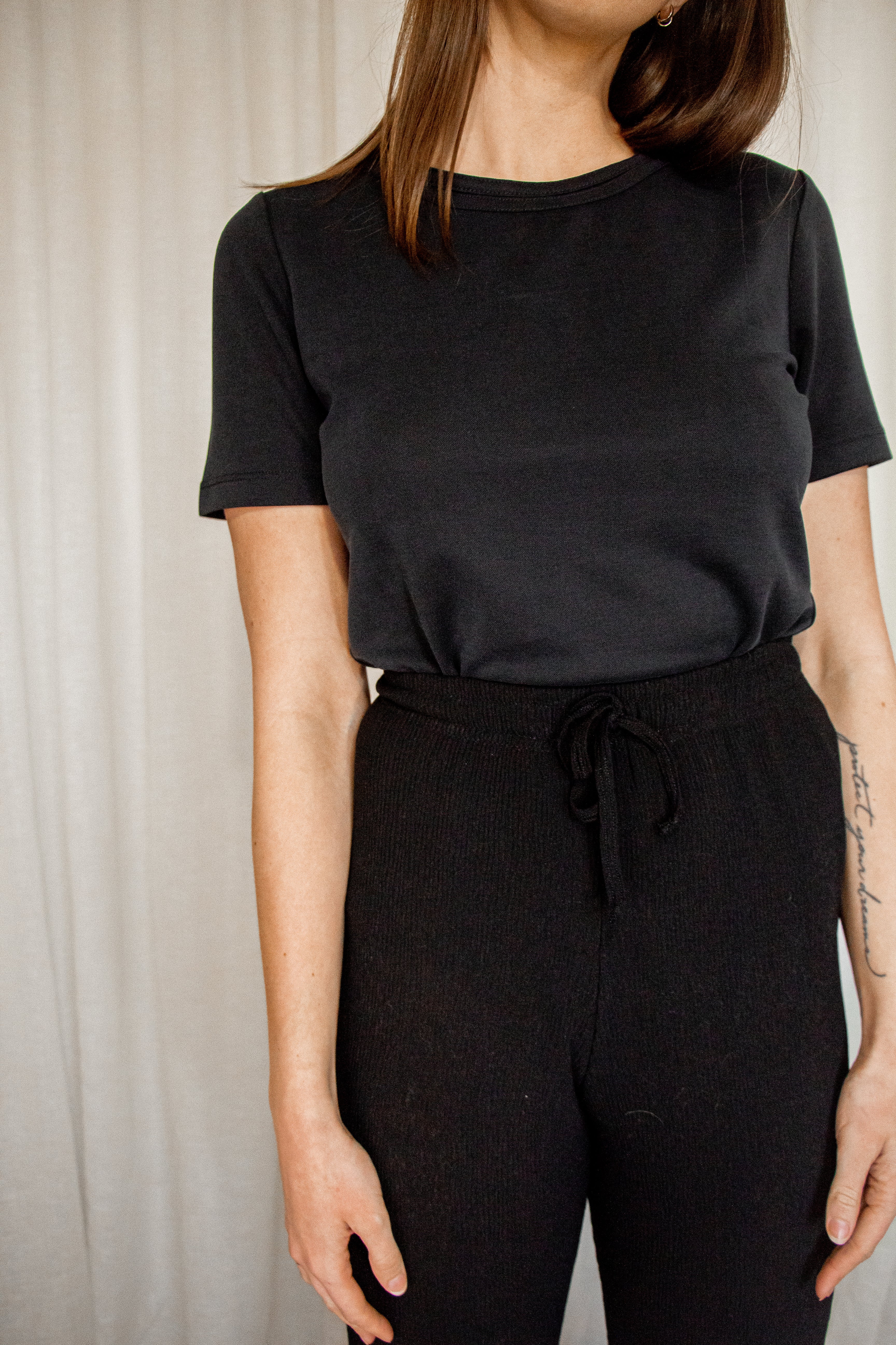 SERENA - Black Modal T-shirt