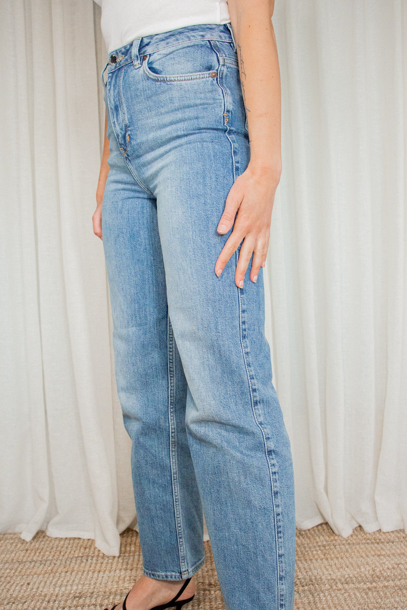 RAVEN - Straight Leg Jeans